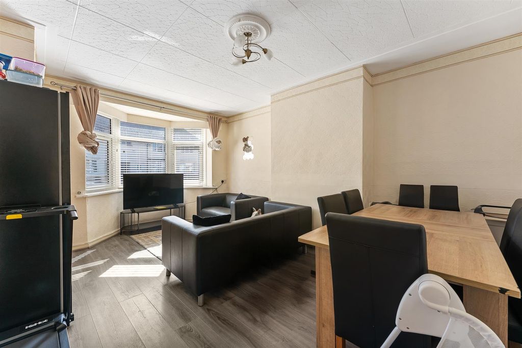 Property photo 3 of 14 11 Marton Road-9.Jpg