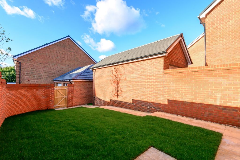 Property photo 3 of 14 Masar Close