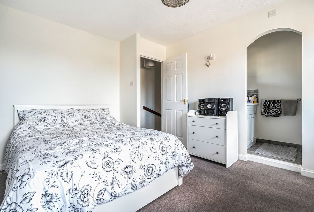 Property photo 2 of 15 1315112-12-6862d1...