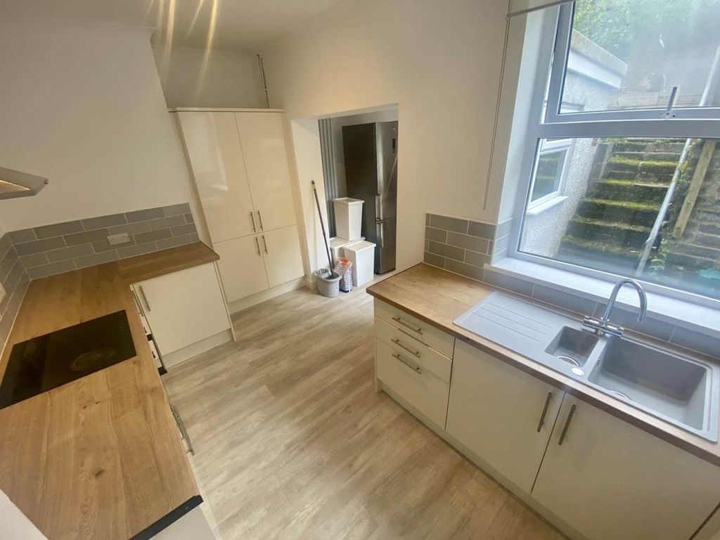 Property photo 3 of 12 Kitchen 2 (3)