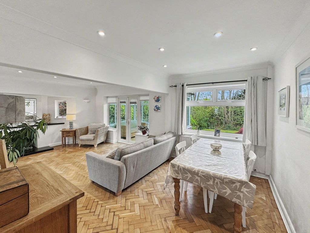 Property photo 2 of 28