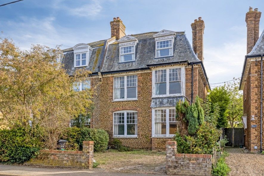 Property photo 2 of 27