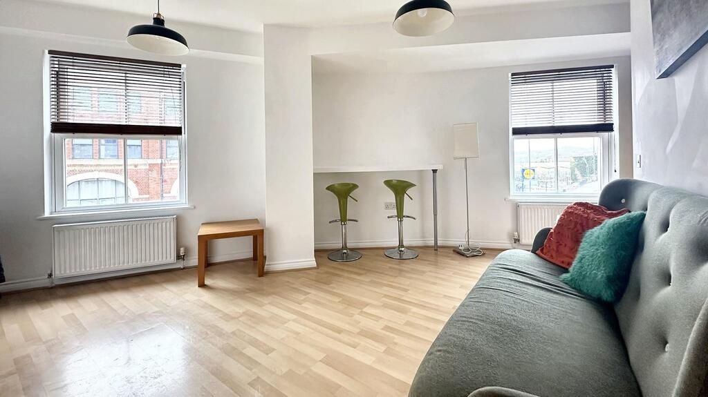 Property photo 1 of 11 Bright, Modern Living Room With Large Windows, Lig...