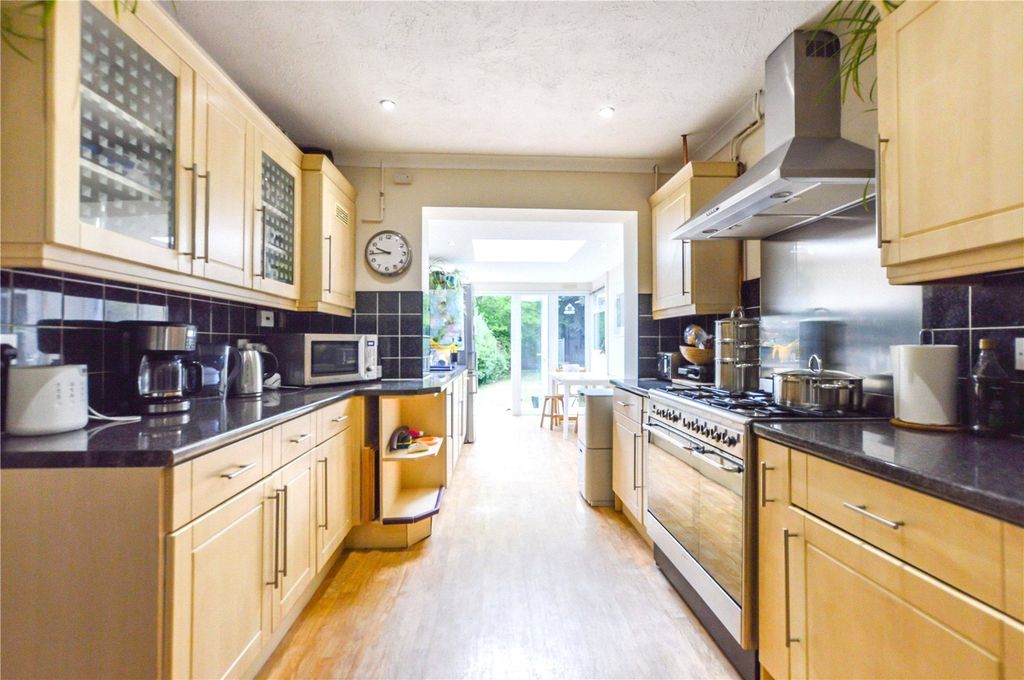Property photo 3 of 17 Kitchen