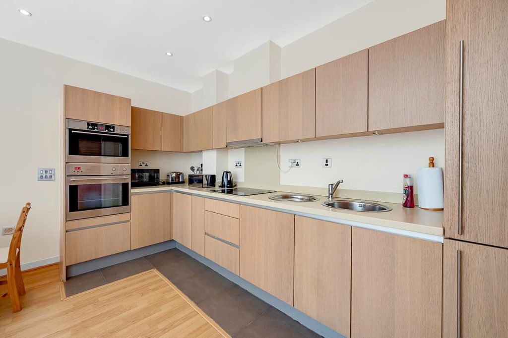 Property photo 3 of 8 273 Bromyard House-5.Jpg