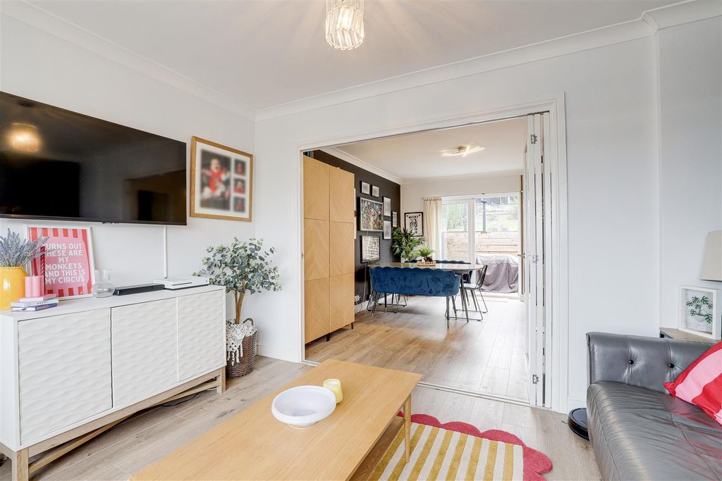 Property photo 3 of 23 11156.Jpg