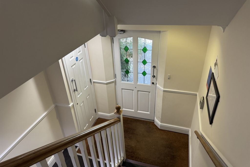 Property photo 2 of 7 Hallway