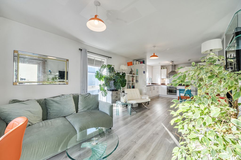 Property photo 2 of 19 Reception