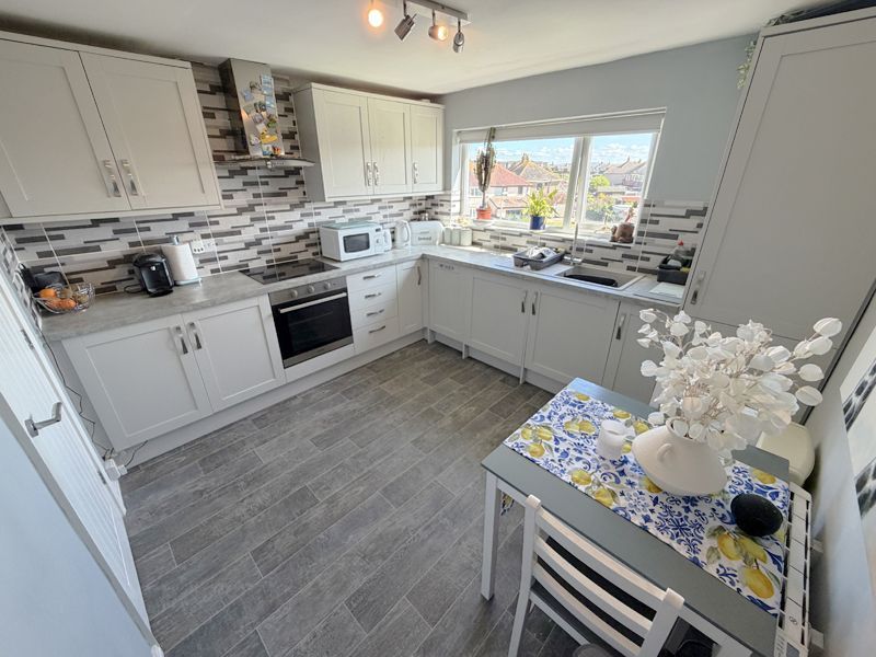 Property photo 3 of 19 Dining Kitchen