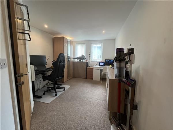 Property photo 3 of 6 Met1000874E.Jpg