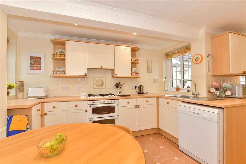 Property photo 3 of 16 Kitchen