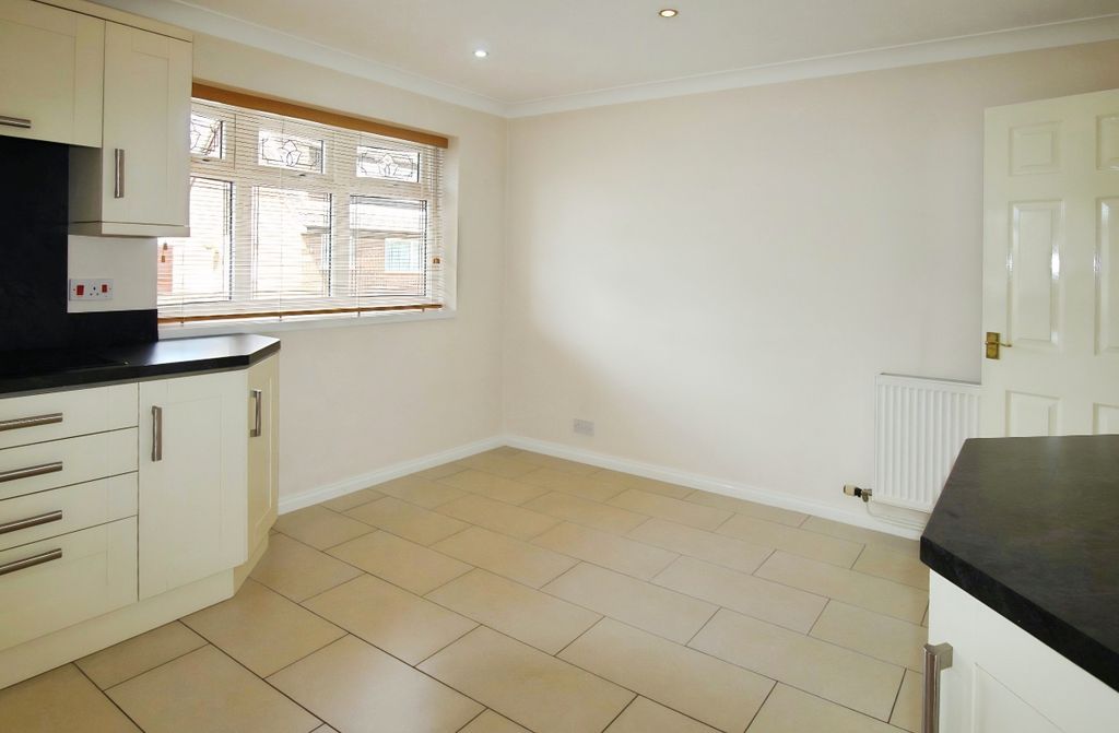 Property photo 3 of 13 Kitchen