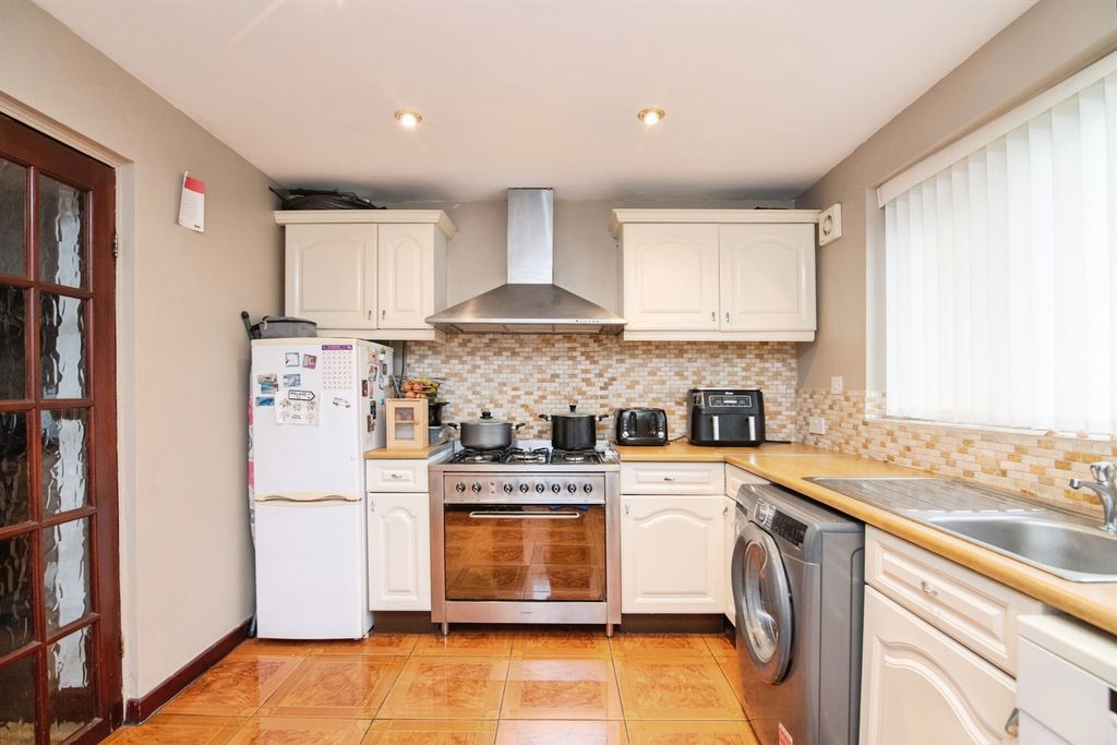 Property photo 2 of 16