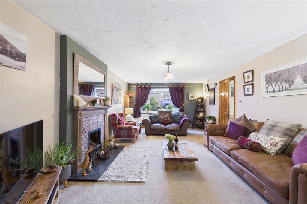 Property photo 2 of 30 Lounge