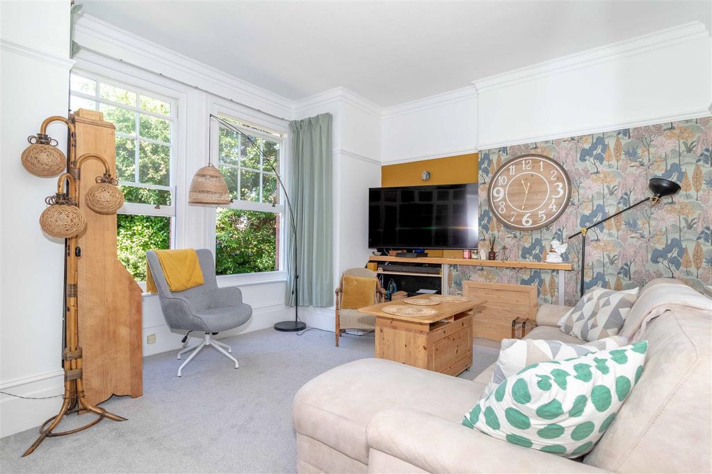 Property photo 2 of 10 Shakespeare Road-04.Jpg