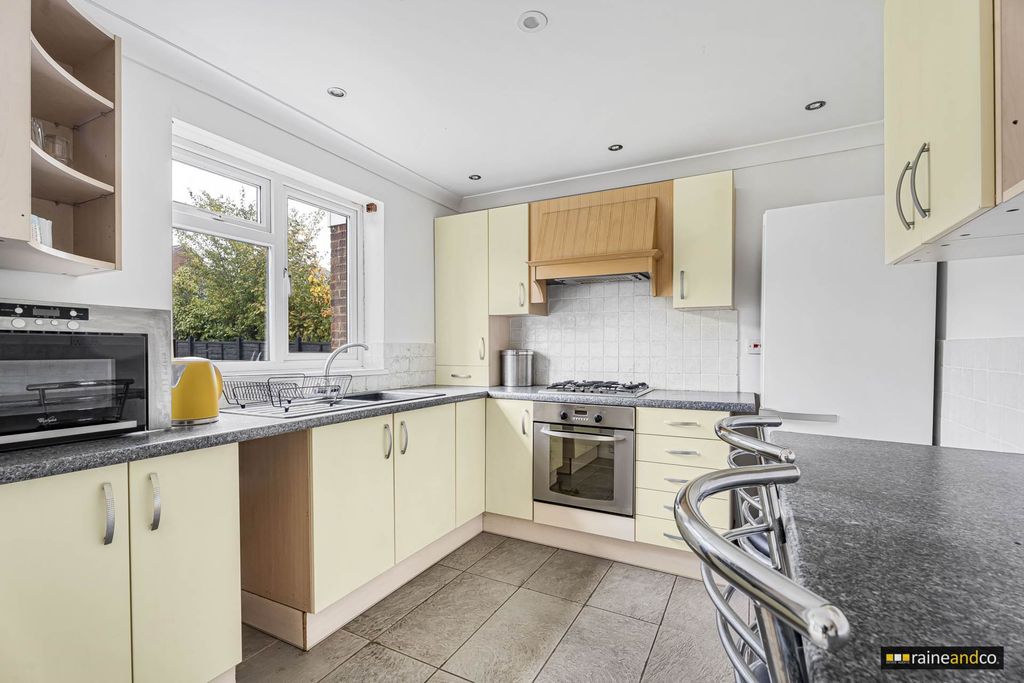 Property photo 3 of 25