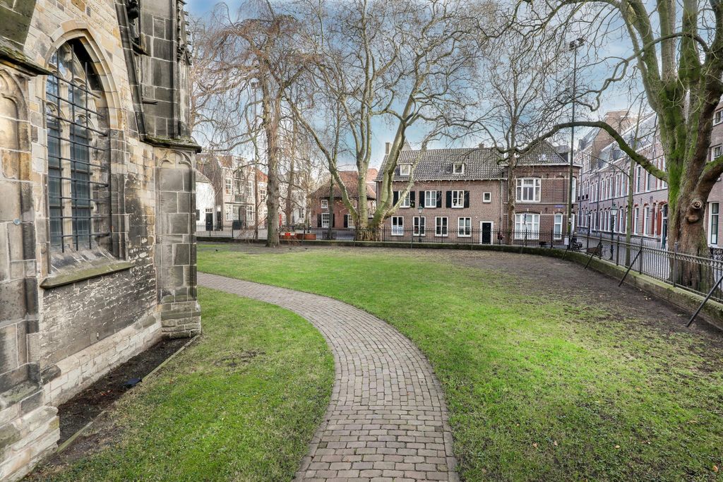 Property photo 2 of 39