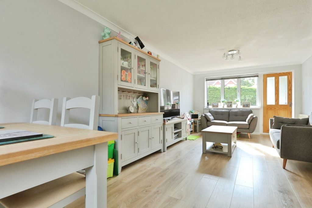 Property photo 3 of 16 4376077