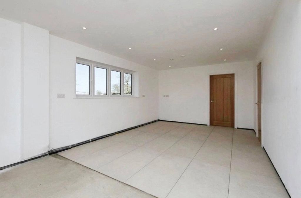 Property photo 3 of 27 Picture No. 51