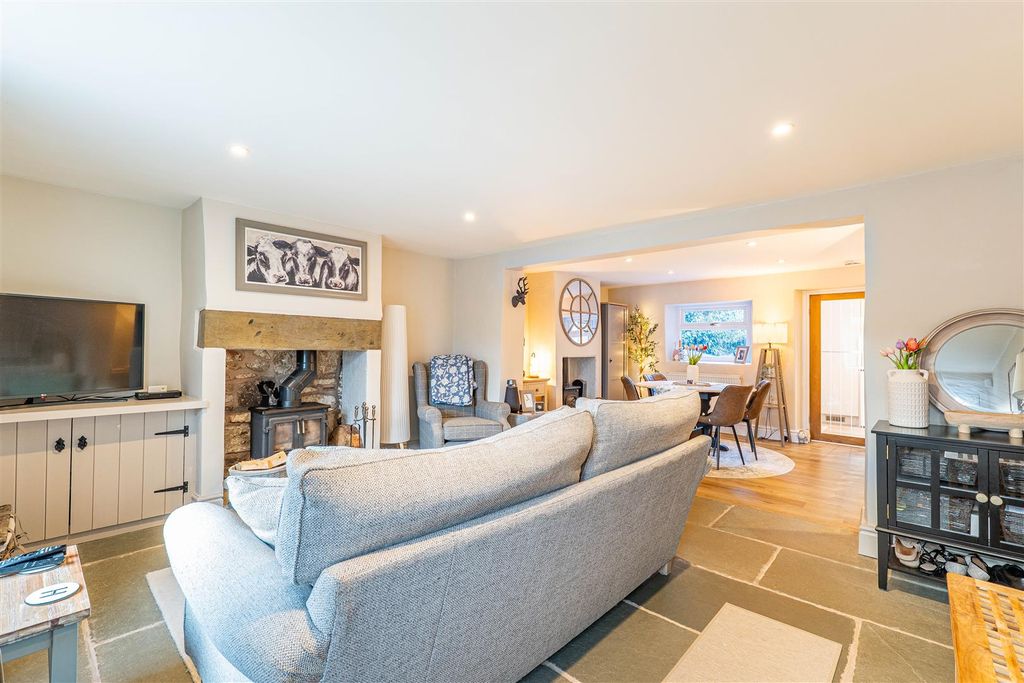 Property photo 2 of 30 Lounge/Dining Room