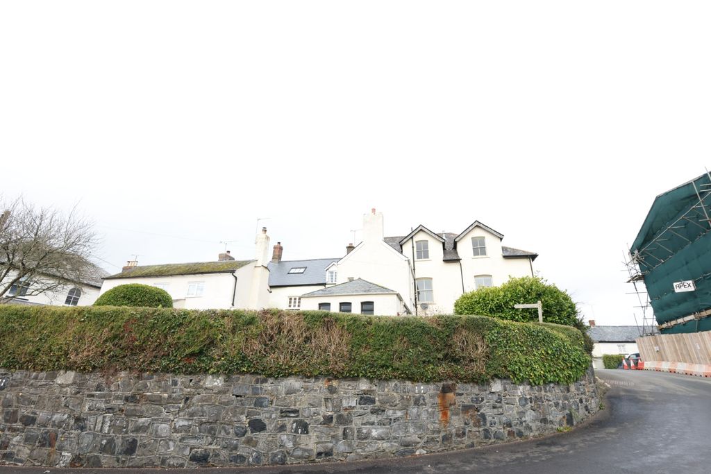 Property photo 1 of 10 Front View