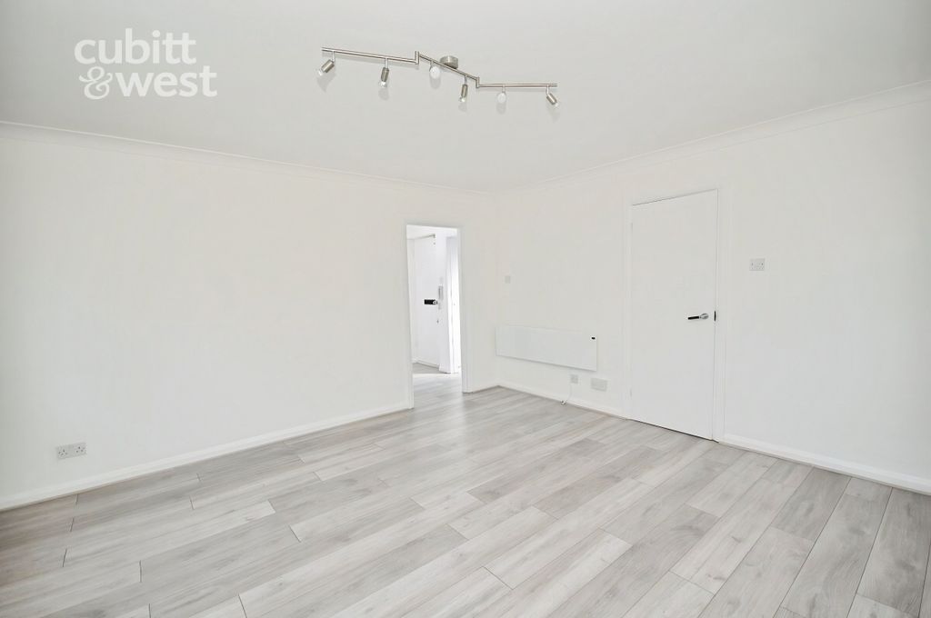 Property photo 1 of 18 31653328-x1