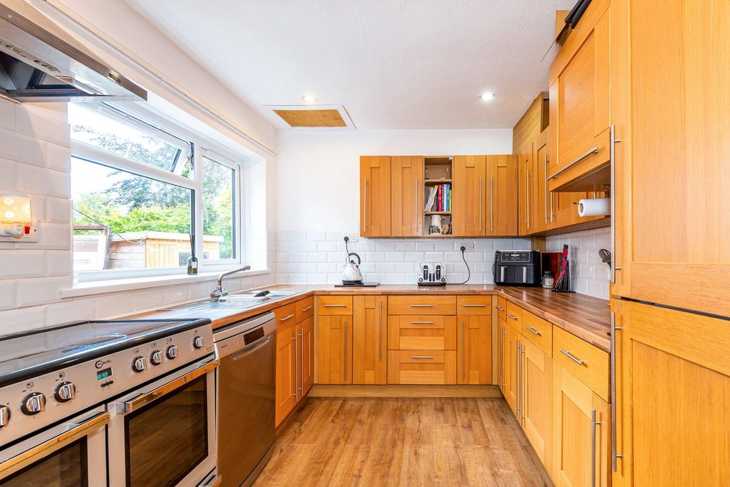 Property photo 2 of 24 Kitchen