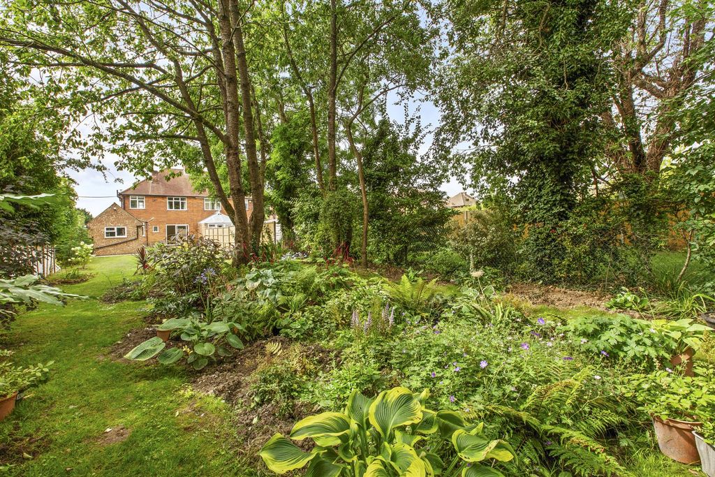 Property photo 1 of 15 122 Cressex Road, Hp12 4Tz-12.Jpg
