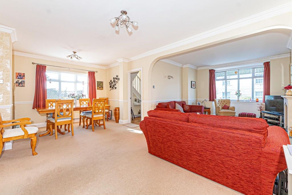 Property photo 3 of 27