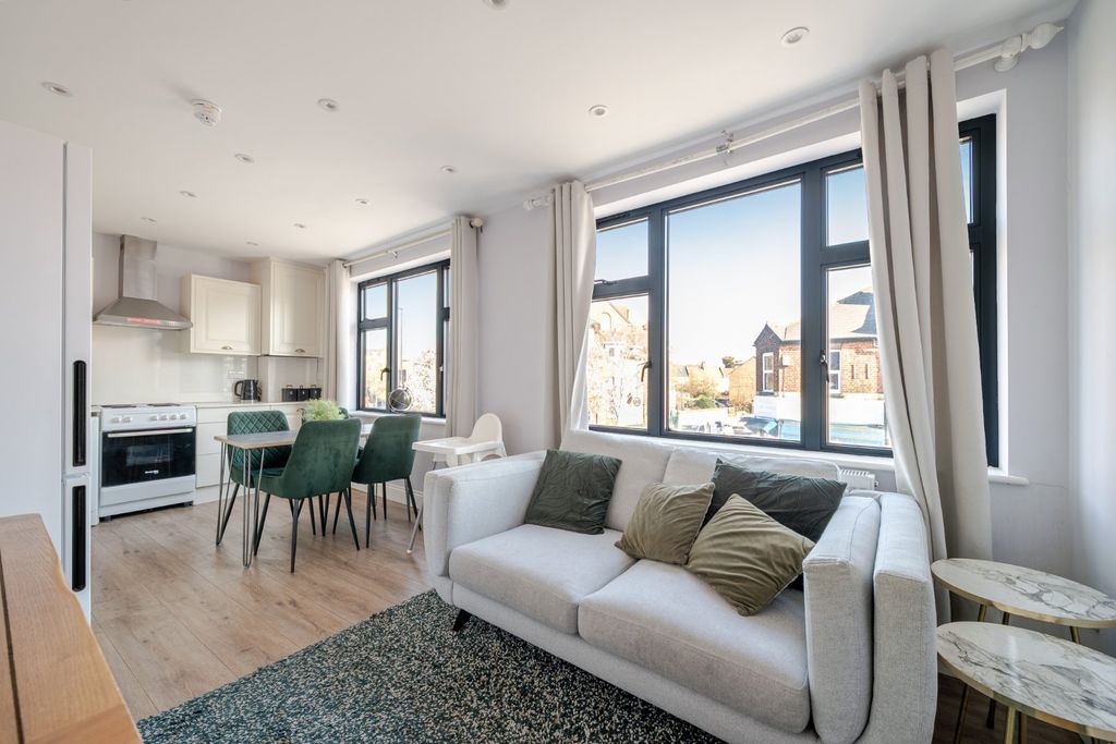 Property photo 1 of 9 Kitchen / Living Roo