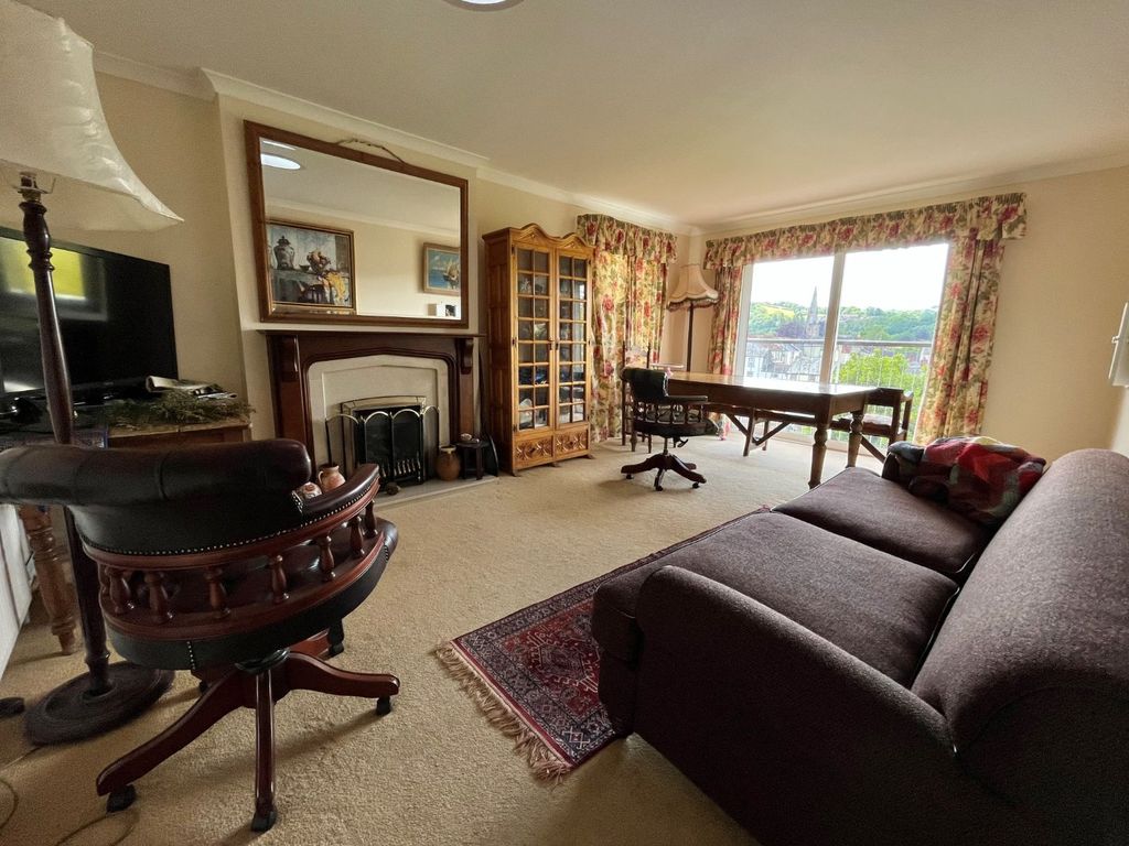 Property photo 2 of 21 Tiverton, Seddons