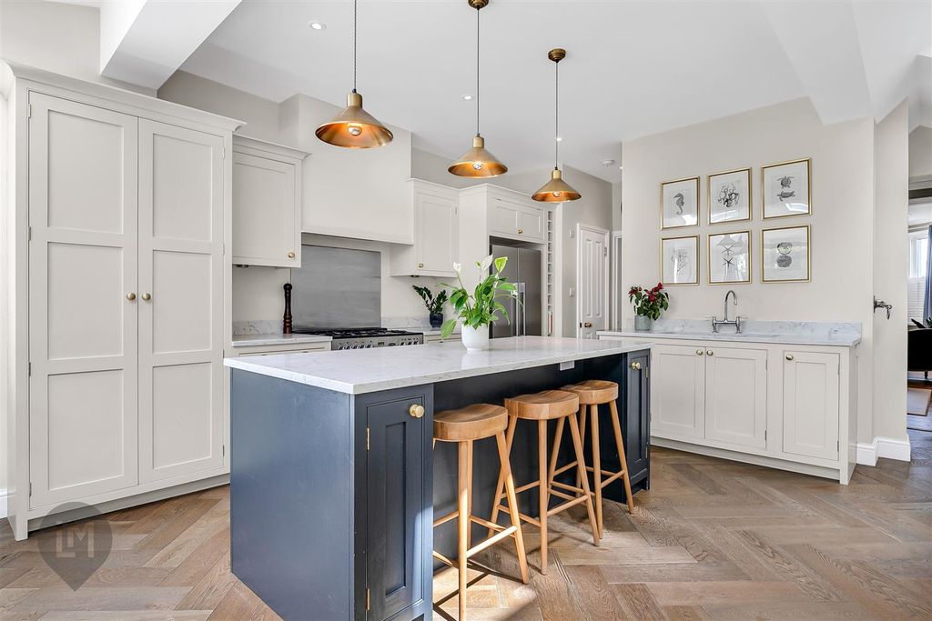 Property photo 3 of 9 Kitchen