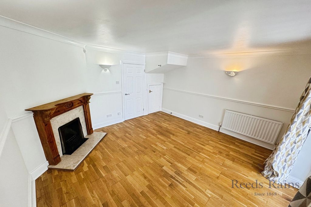 Property photo 3 of 16 Living Room