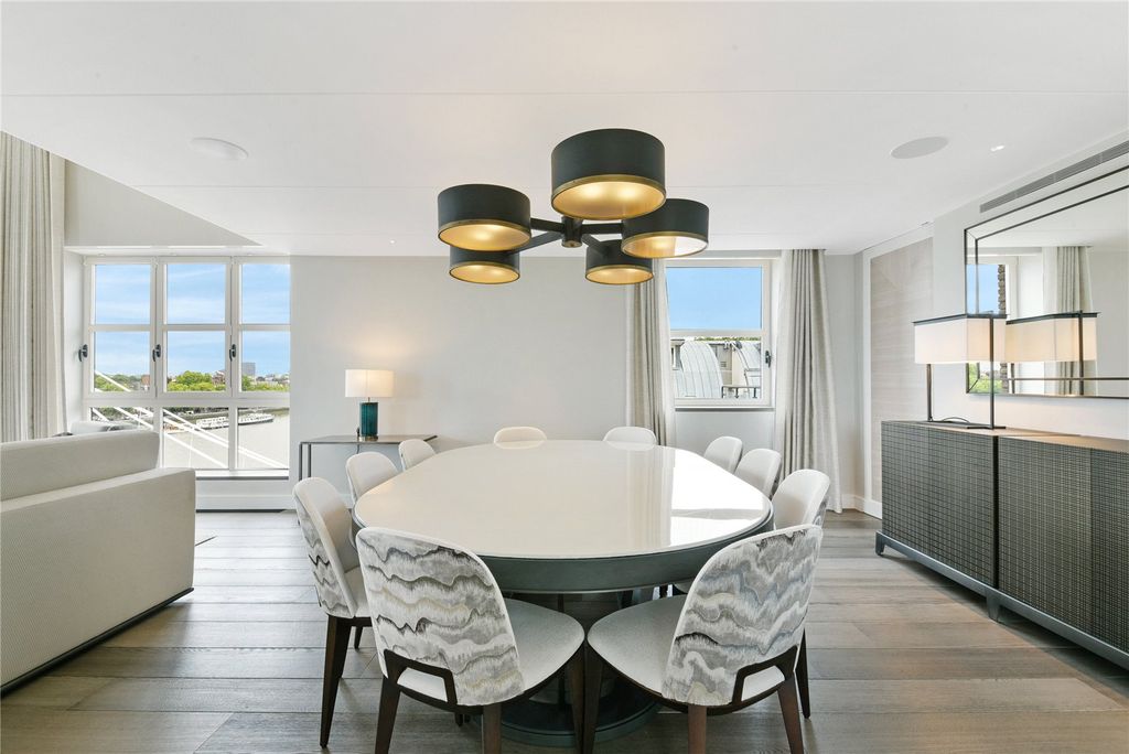 Property photo 3 of 10 Dining Room