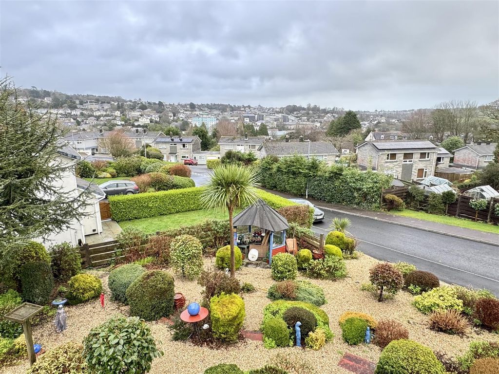 Property photo 2 of 22 Overlooking Garden And View