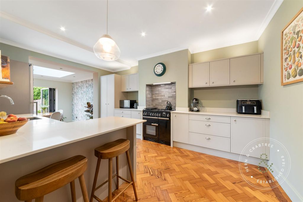 Property photo 2 of 46 Crystal-Rise-21.Jpg