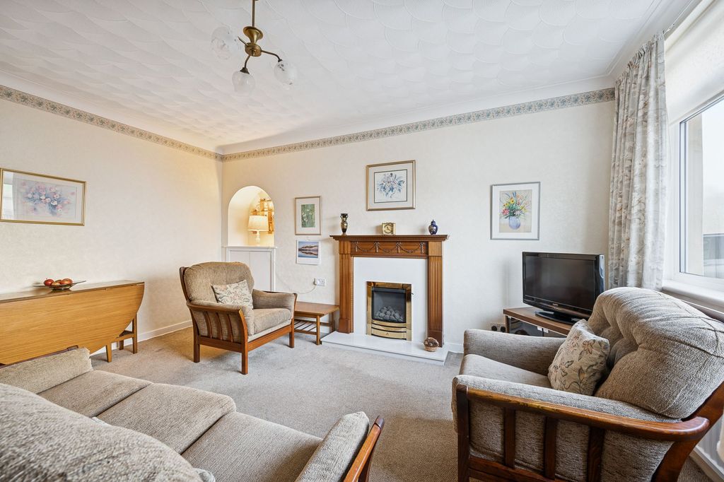 Property photo 3 of 28