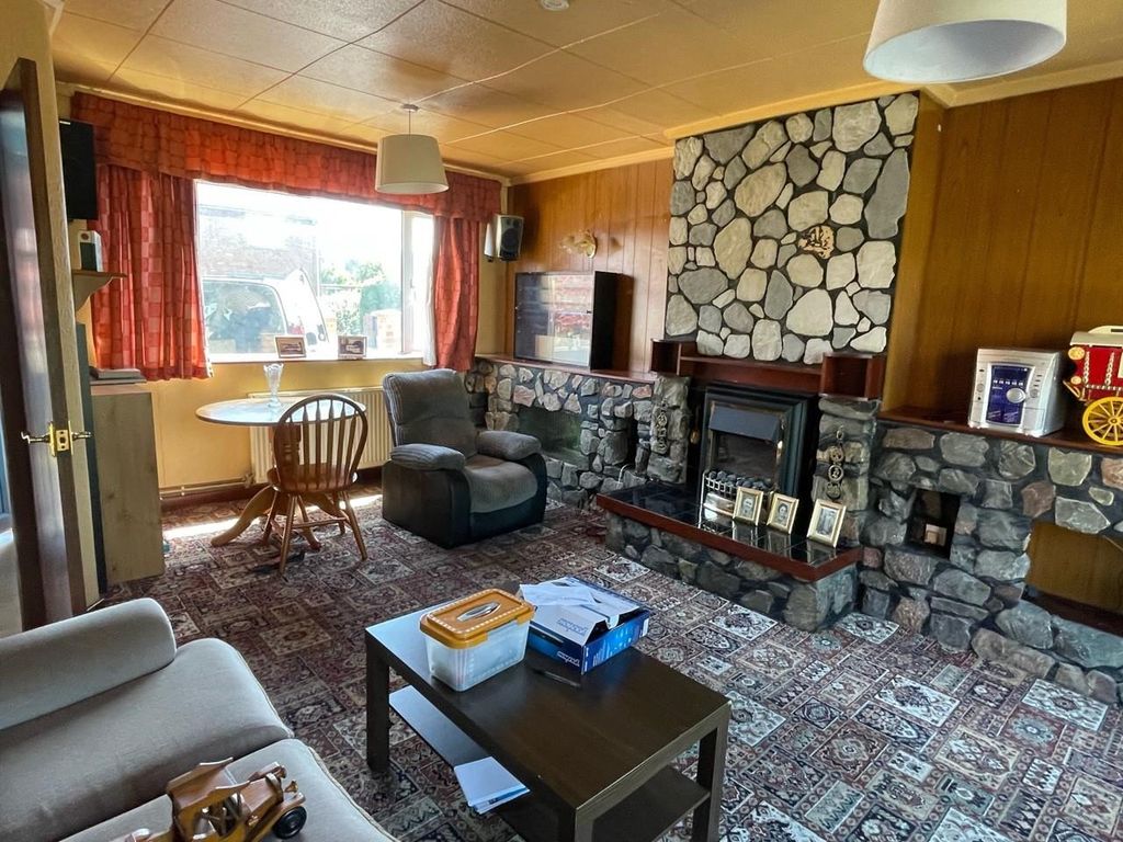 Property photo 3 of 16 Lounge.Jpg