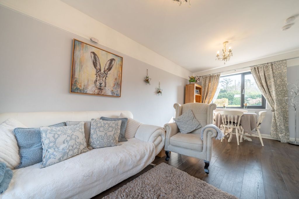 Property photo 2 of 27