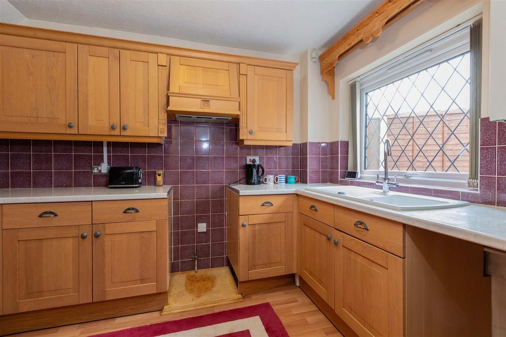 Property photo 3 of 17 10 Leaholme Gardens-7.Jpg