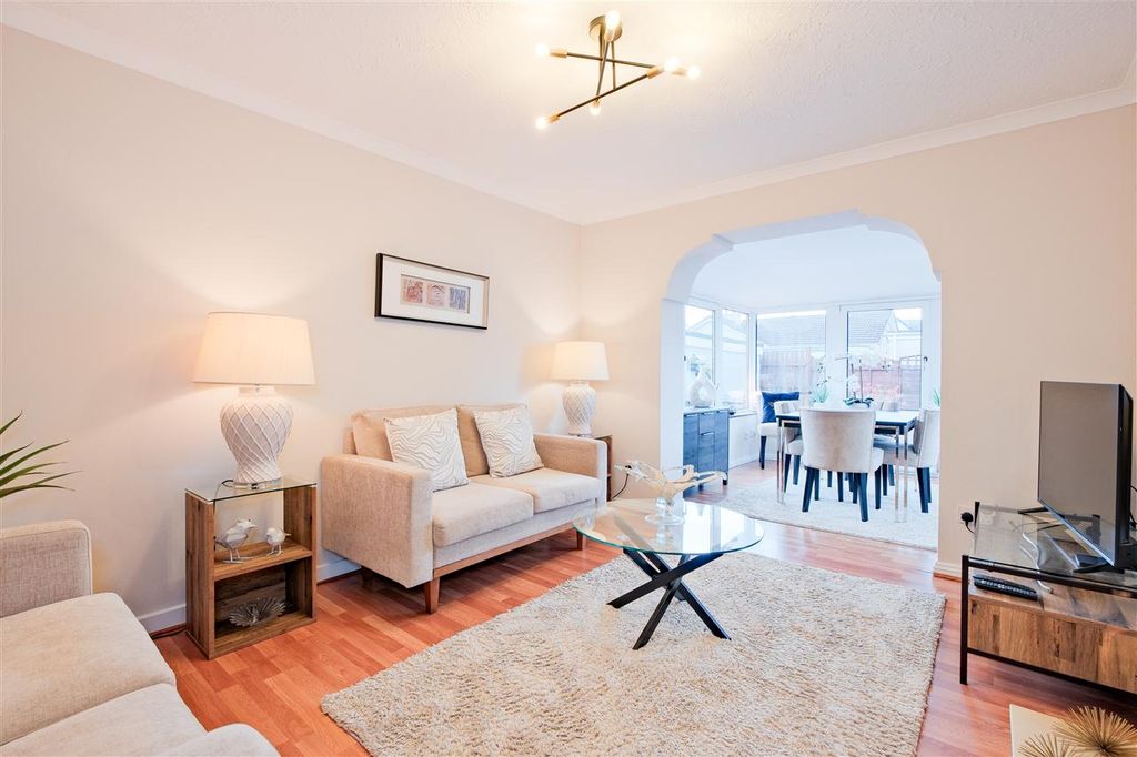 Property photo 2 of 22 Lounge