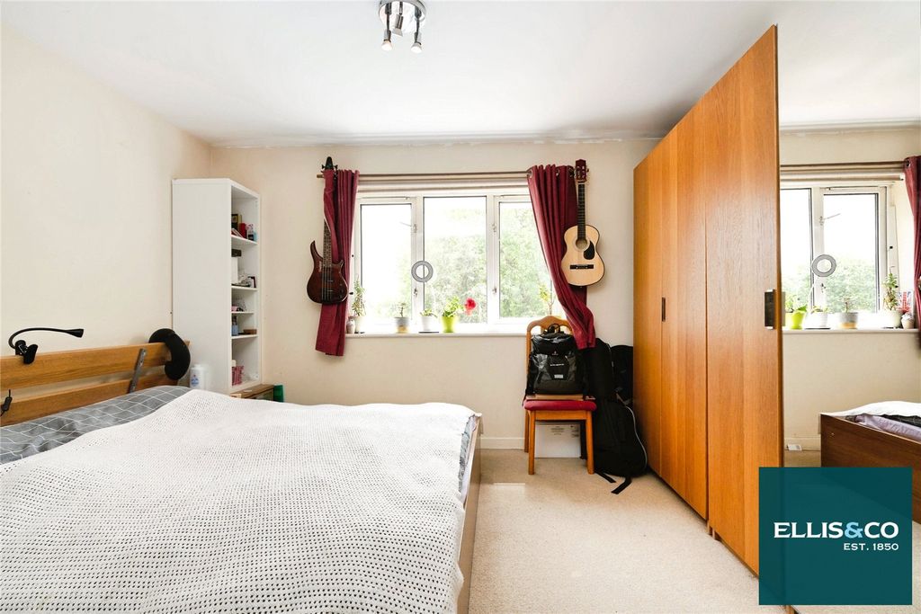 Property photo 2 of 9 Picture No. 11