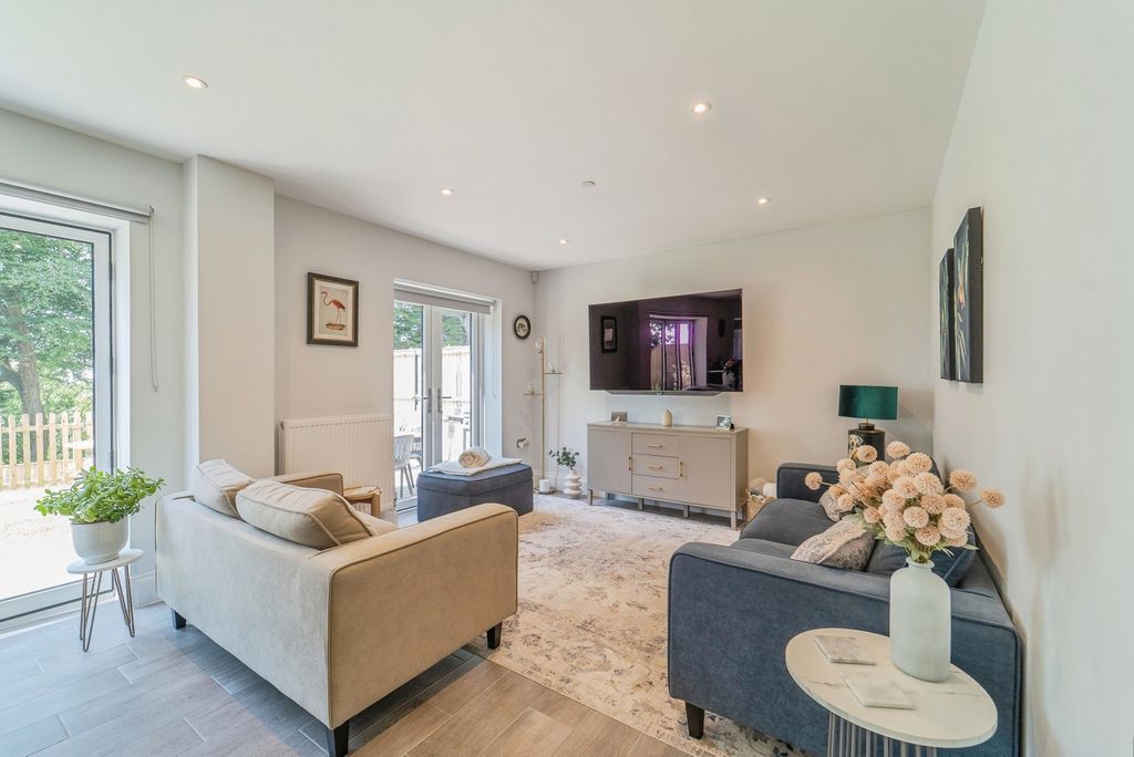 Property photo 3 of 27 Pbox-Img.Jpg