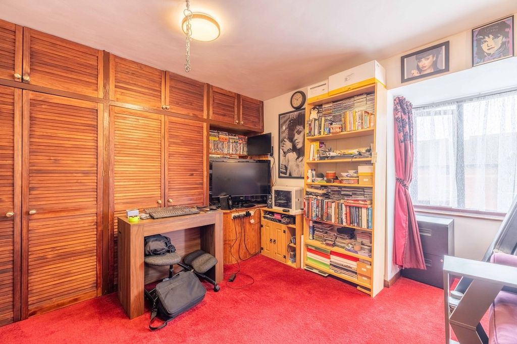 Property photo 2 of 8