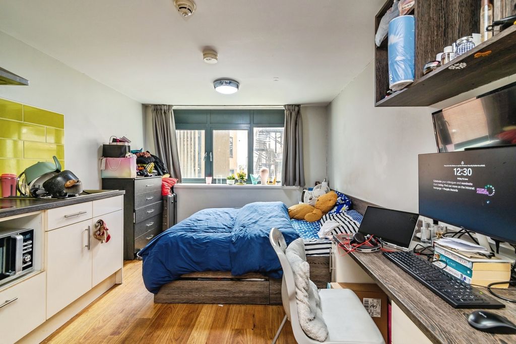 Property photo 3 of 6 Pbox-Img.Jpg