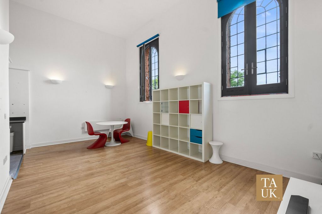 Property photo 2 of 11