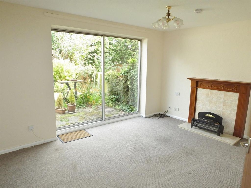 Property photo 3 of 11 4 - Living Room.Jpg