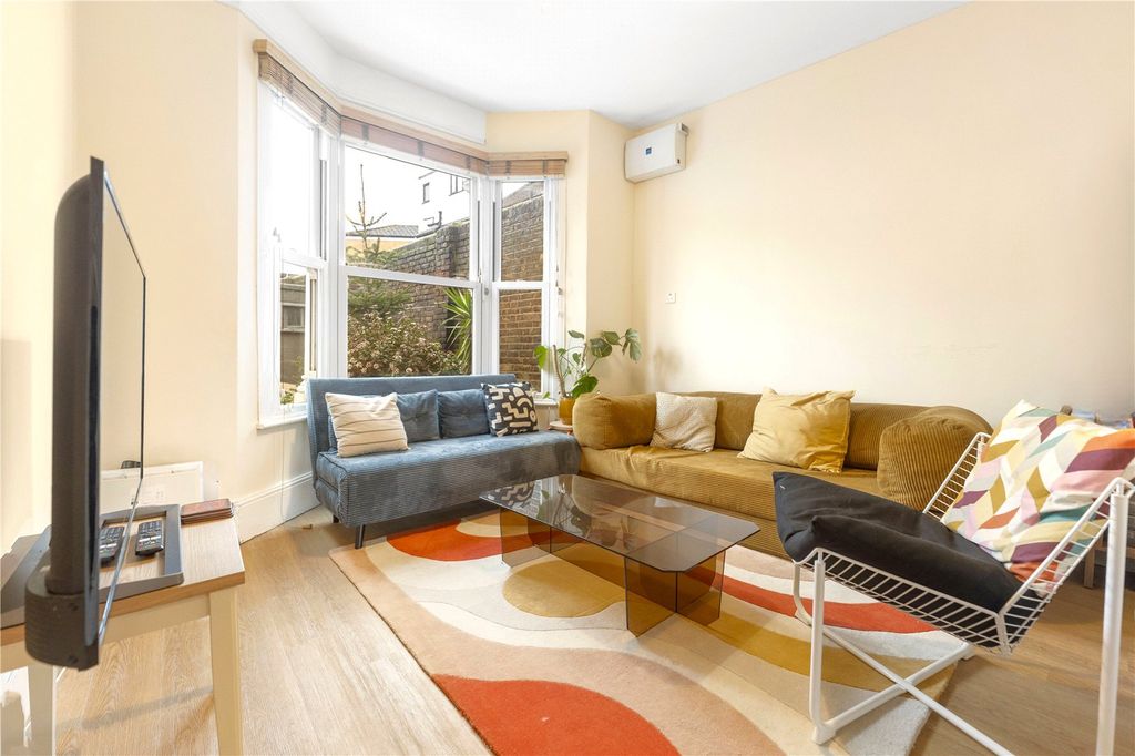 Property photo 3 of 14 Picture No. 05