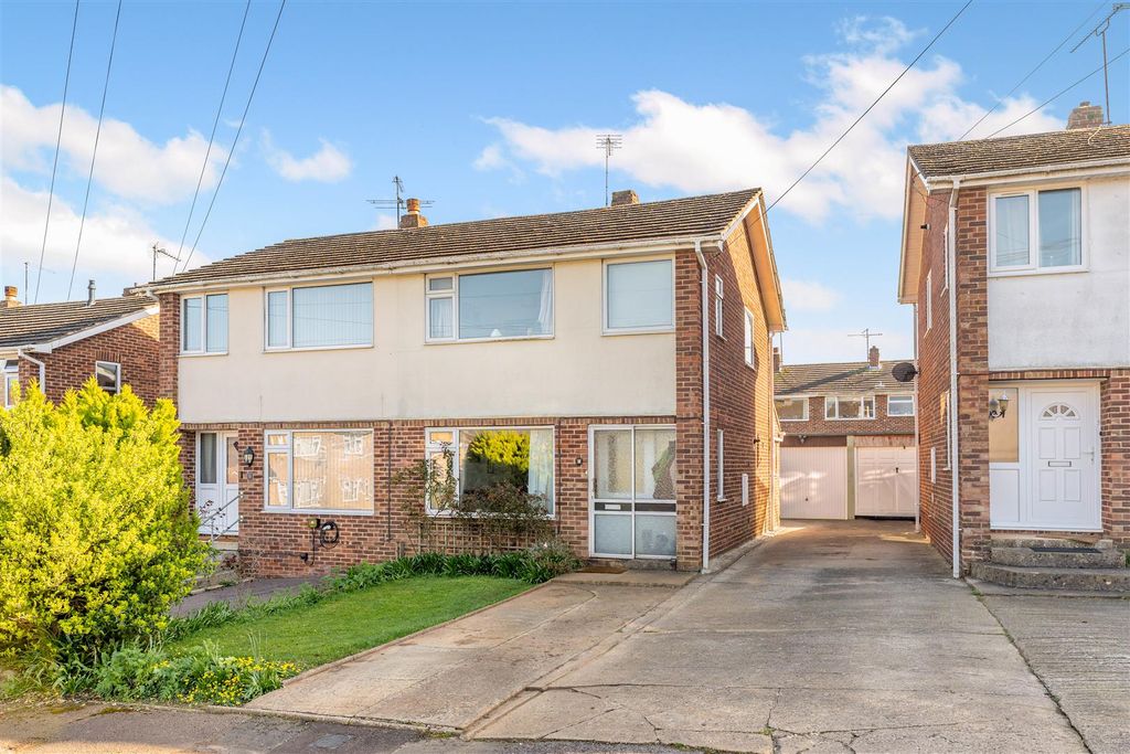 Property photo 1 of 13 13 Riley Drive, Banbury-1.Jpg