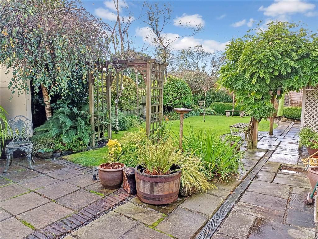 Property photo 2 of 25 Rear Gardens